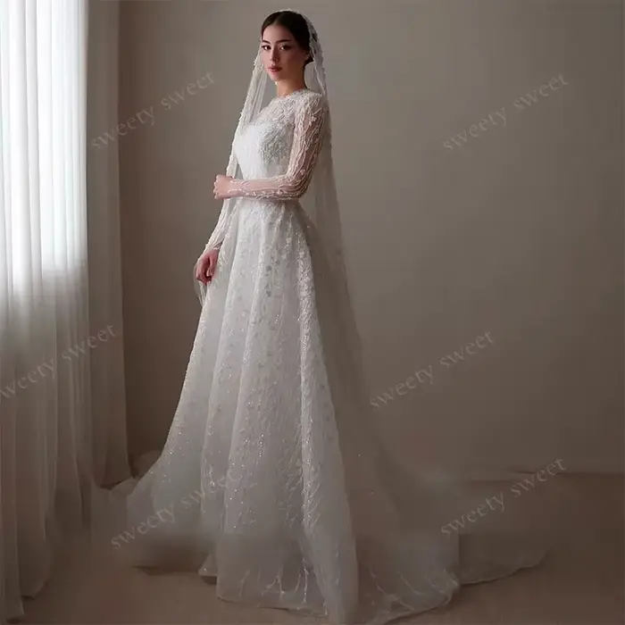 Robe de mariée en organza perlé avec broderie et dentelle, ligne classique, col haut, manches longues, occasion spéciale, luxe, mariage, gala