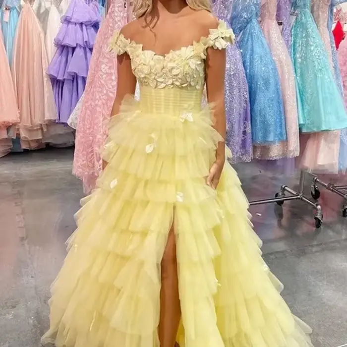 Robes de bal jaunes à épaules dénudées avec appliques 3D