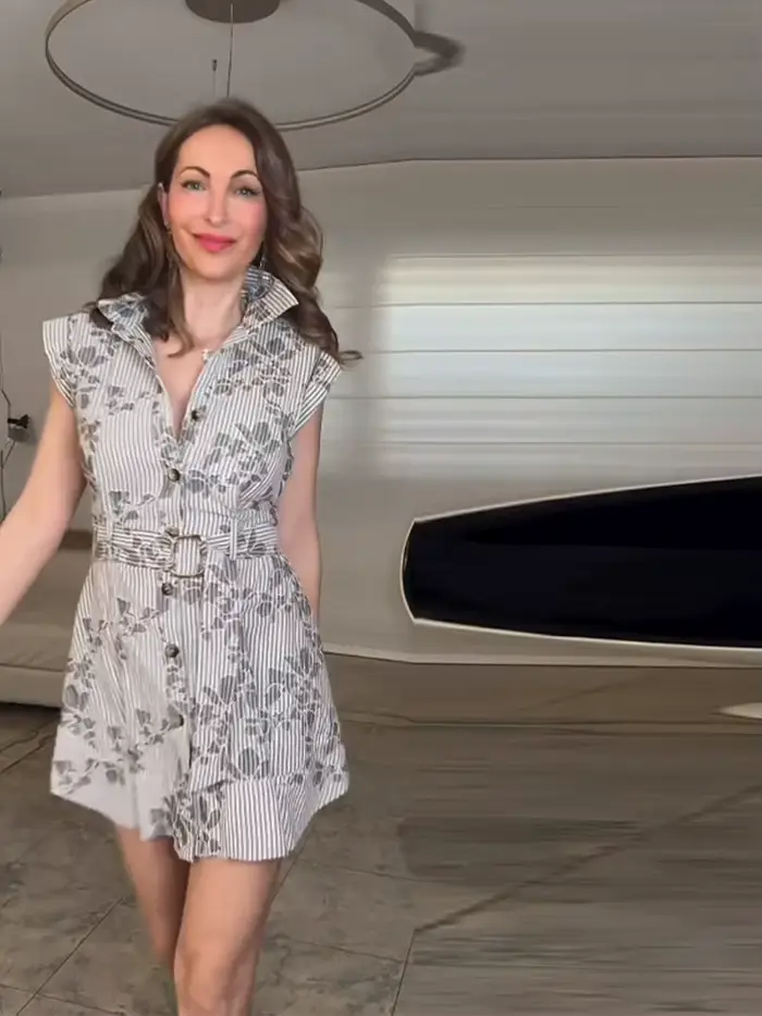 Robe Courte Femme Broderie Sans Manches Boutonnée Cintrée Décontractée Chic pour le Bureau ou Soirée Coupe Slim