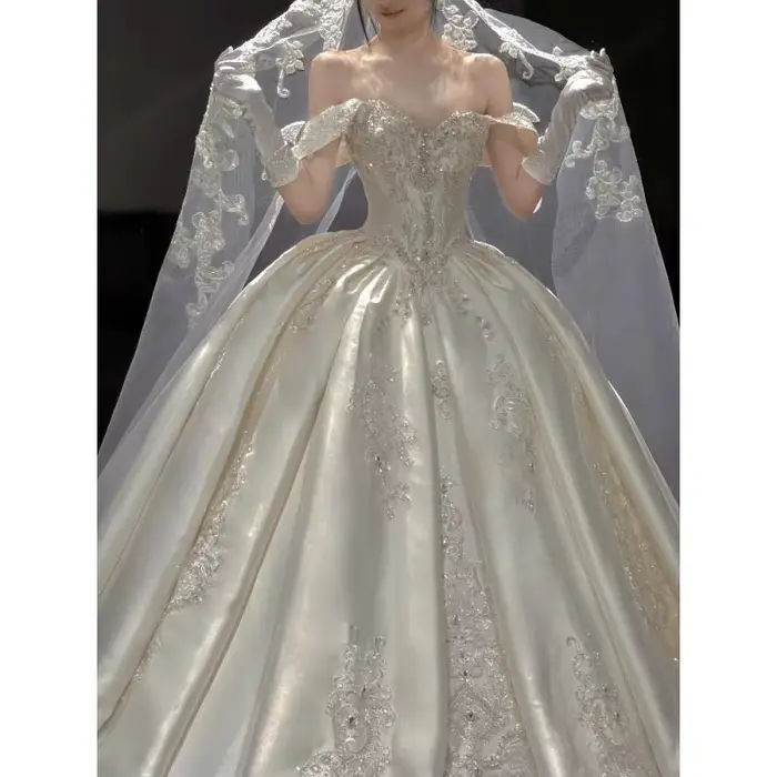 Robe de mariée légère en Satin