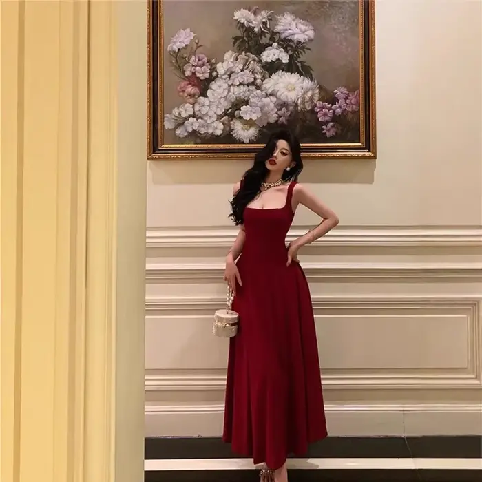 Robe Hepburn Rouge Épaule Inclinée Style Français Élégante Tour de Taille Empire Polyvalence Occasions Spéciales