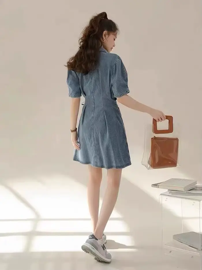 Robe en denim bleu Xgoth style preppy pour femme avec boutonnage simple et coupe amincissante pour printemps et été