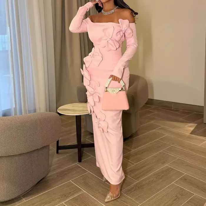 Robe longue élégante, épaules dénudées