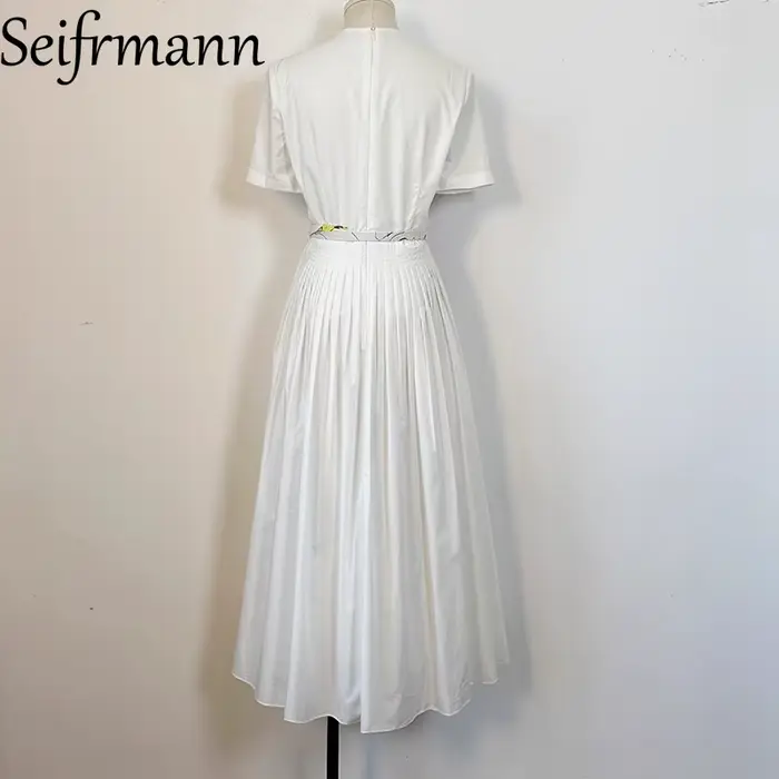 Seifrmann – robe en popeline imprimée fond blanc, col rond, manches courtes, taille cintrée, jupe lo