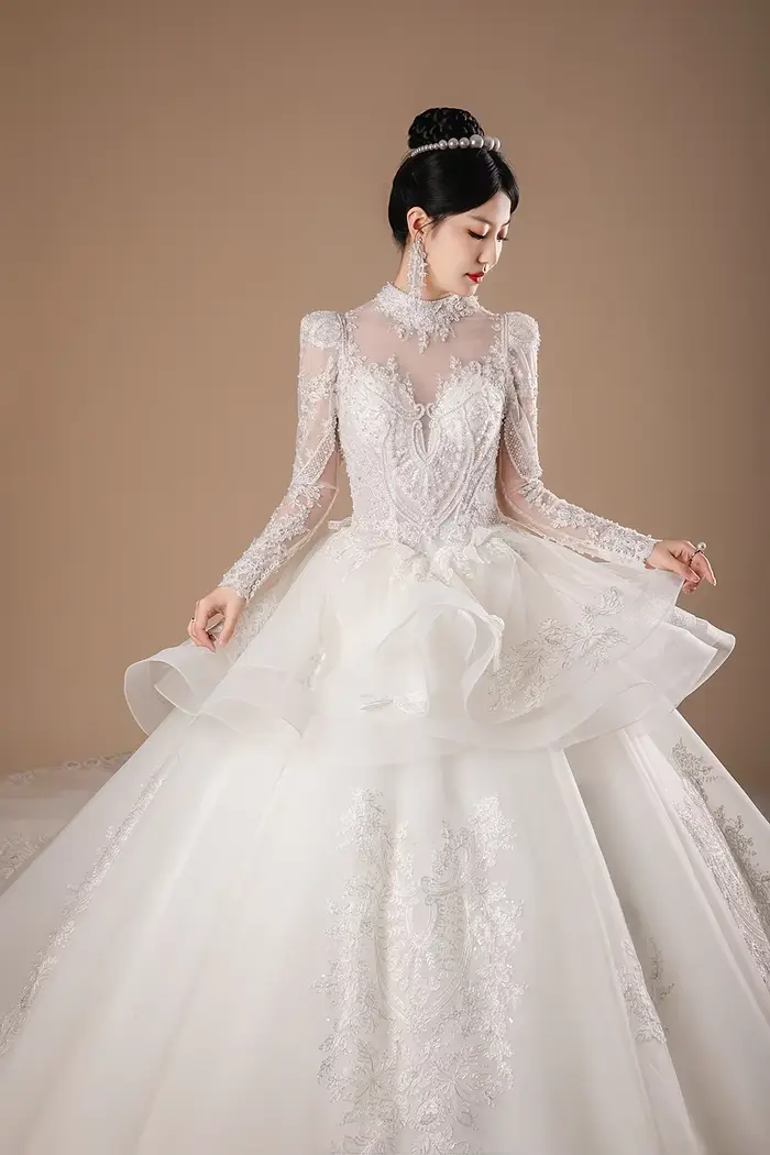 9439 personnalisé princesse robes De mariée col haut manches bouffantes Robe