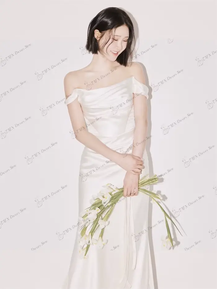 Robe de mariée sirène élégante en satin sans bretelles