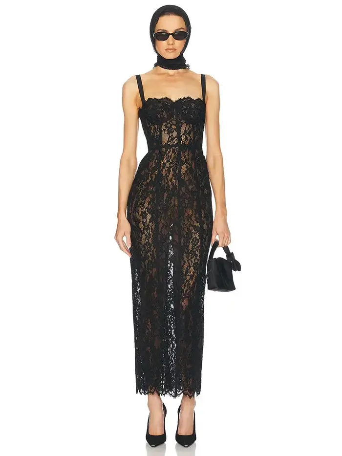 Robe longue en dentelle carrée