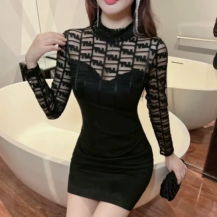 Robe noire courte à manches longues pour femmes