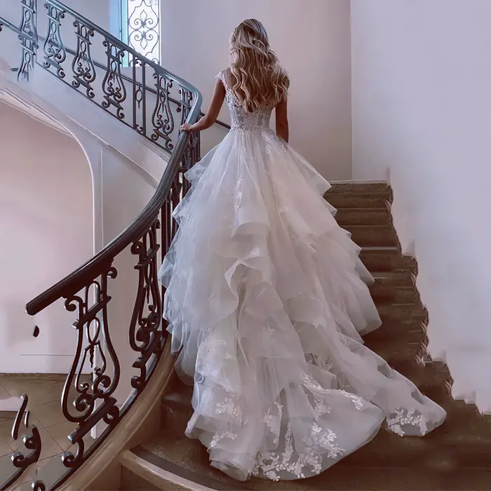 Robes de mariée en Tulle Boho personnalisées, ligne A, sans manches, à plusieurs niveaux, avec des A