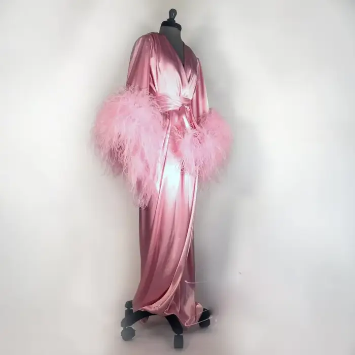 Robe de soirée longue en fourrure moderne avec décoration florale pour femmes occasions spéciales soirée officielle photo shoot anniversaire