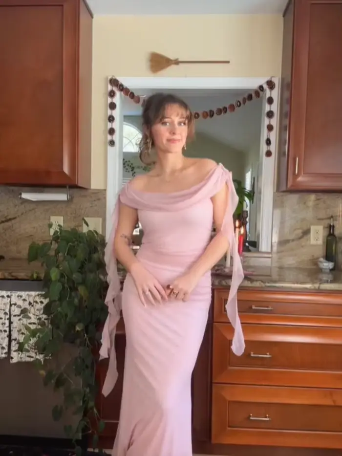 Robe longue drapée rose pour femme