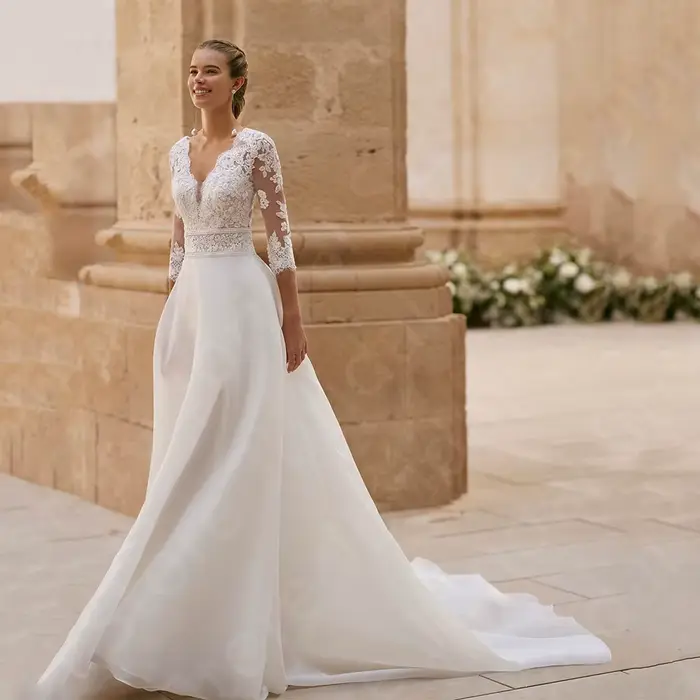 Robes de mariée magnifiques personnalisées en dentelle blanche, décolleté en V, manches 3/4, appliqu