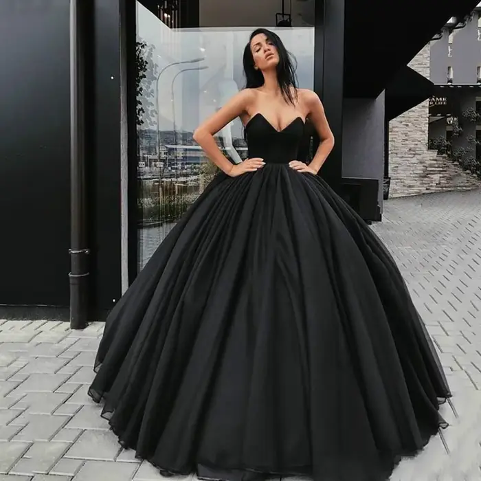 Robe De mariée gothique noire, Vintage, col en v, sans bretelles, robes De princesse simples, 2025