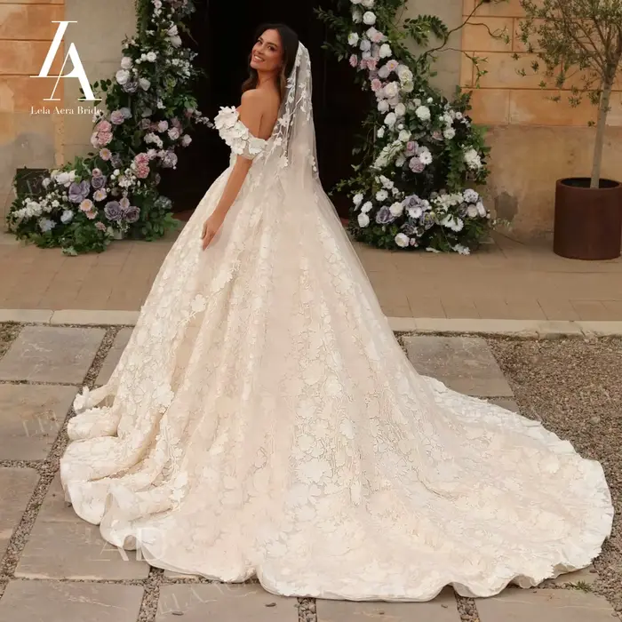 Robe de mariée Lela Acra épaules dénudées moderne avec train de la cour pour femmes romantique et confortable pour mariages occasions spéciales