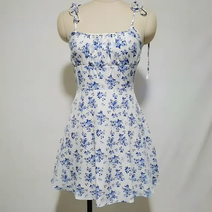 Robe courte à bretelles florale pour femmes, nouveau style de vacances d'été, tempérament de vacances français, jupe courte, vêtements pour femmes, 2025
