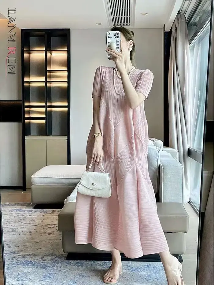 LANMREM robe plissée française pour femmes col rond manches courtes couleur unie robes décontractées mode féminine 2025 été nouveau 2DE415