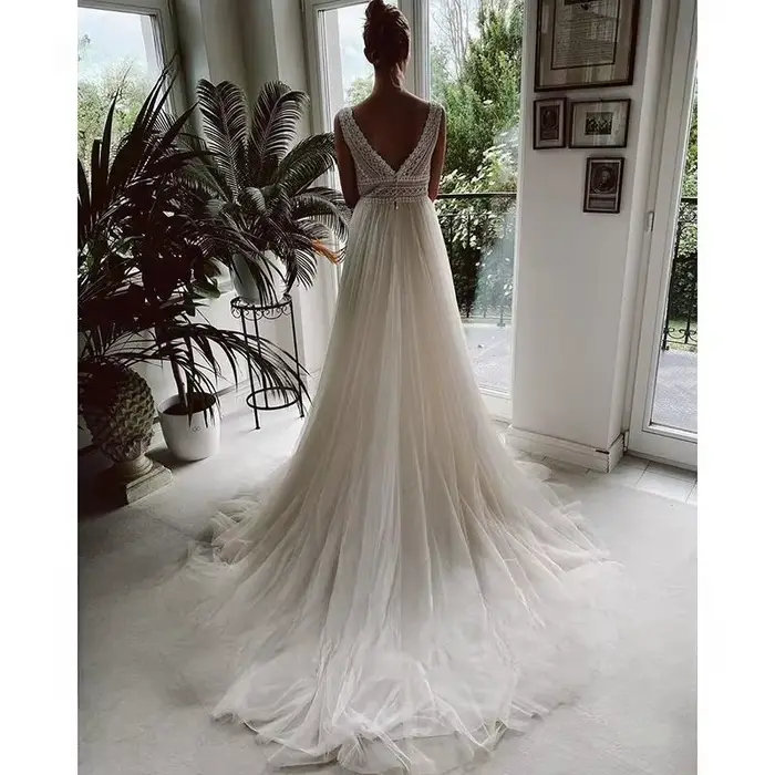 Robes De mariée bohème personnalisées col en V Appliques dentelle Tulle ivoire