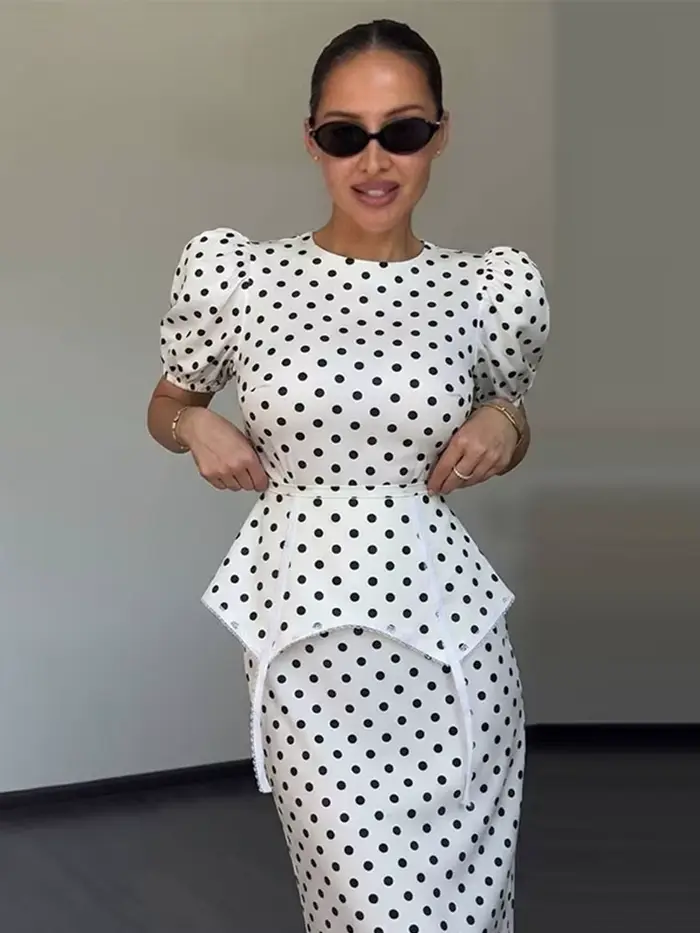 Ensemble deux pièces pour femme : Robe midi rétro élégante à pois avec haut à manches bouffantes et taille corset peplum