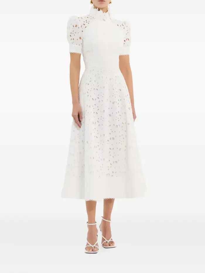 Robe de soirée blanche élégante col haut manches courtes coupe trapèze longueur thé dentelle pour femmes occasions spéciales