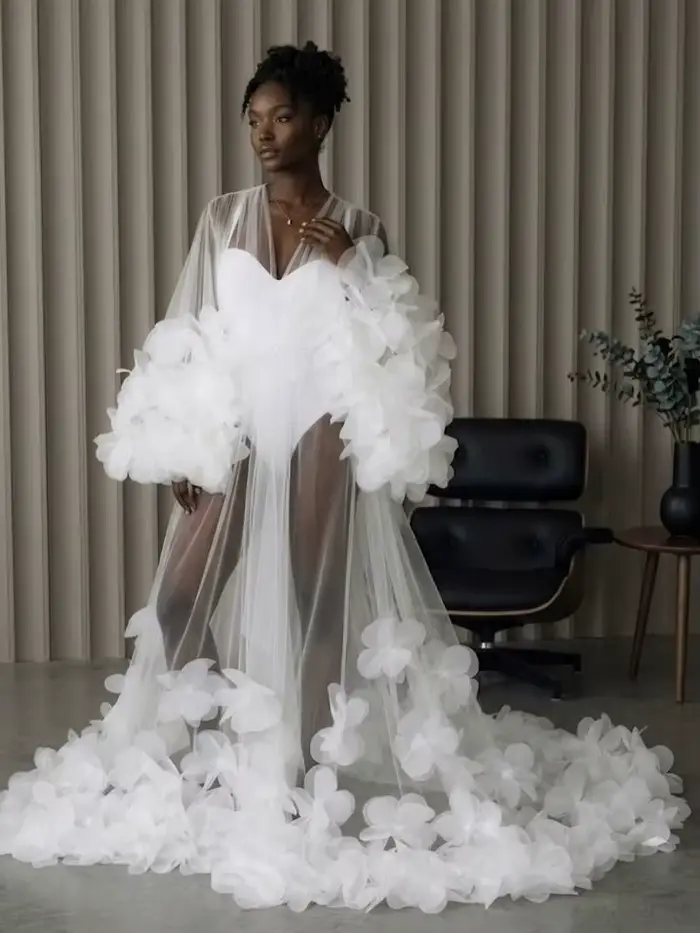 Robe de mariée romantique à fleurs pour séances photo de mariage