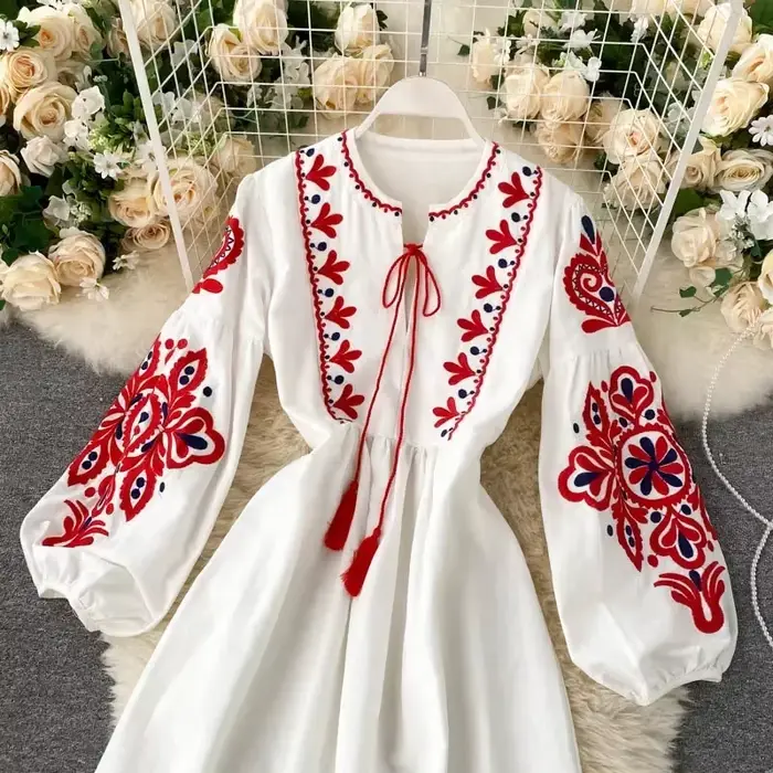Robe plissée à fleurs brodées bohème pour femmes