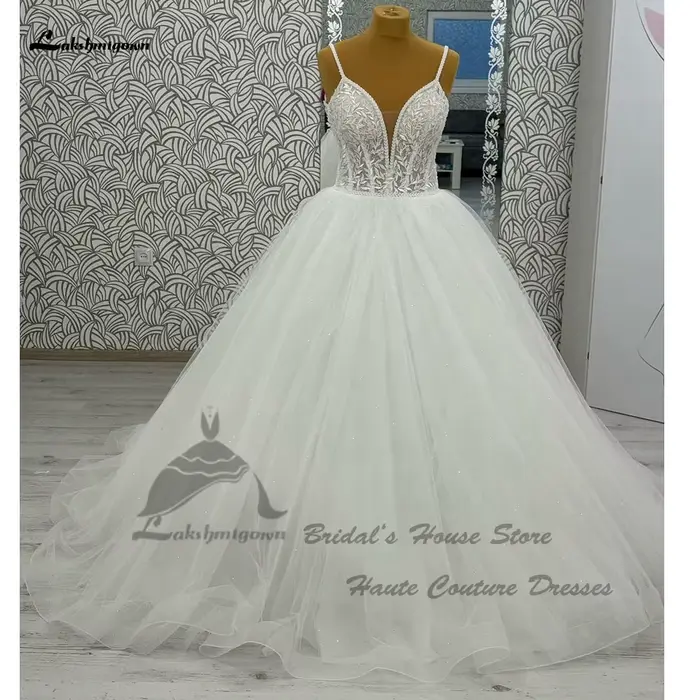 Robe de mariée bohème personnalisable en polyester scintillante avec détails en dentelle et perles pour femmes occasions spéciales plage et printemps