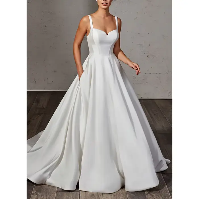 Robe de mariée économique personnalisée en satin plissé coupe trapèze longueur ras du sol avec bretelles spaghetti décolleté cœur sans manches et traîne balayante pour femmes occasions spéciales