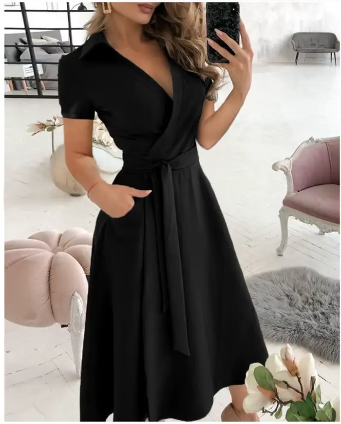Robe mi-longue polyester à manches courtes col en V avec ceinture à nouer et poches latérales pour femmes occasions spéciales soirée festive ou bureau