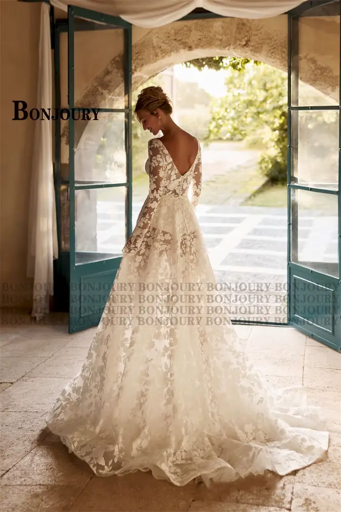 Robes de mariée modernes BONJOURY pour la mariée avec appliques