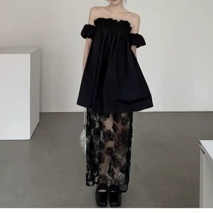 Robe noire élégante mi-longue en maille, petite robe noire pour le quotidien