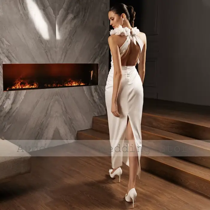 Robe de mariée mi-longue avec col en V profond