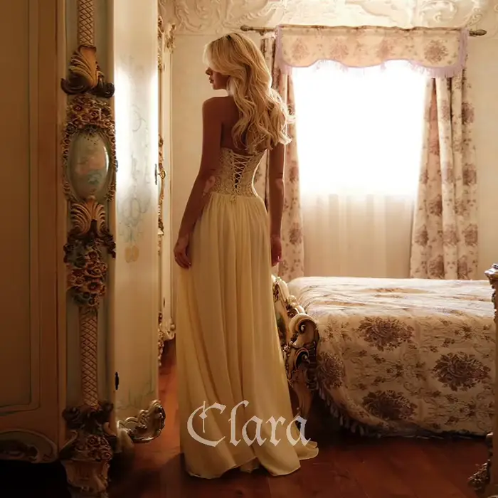 Robe de soirée Clara en dentelle avec sangles spaghetti pour femmes, sur mesure, sans manches, élégante pour mariage et cérémonie
