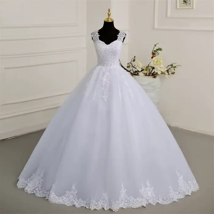Robe de mariée classique en dentelle exquise pour femmes grandes tailles occassions spéciales élégante à offrir