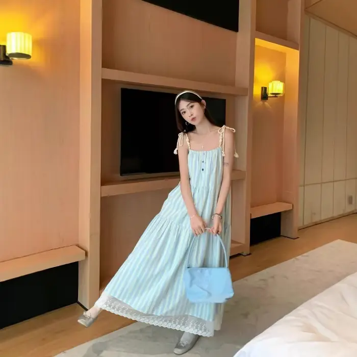Robe à bretelles rayée pour femmes