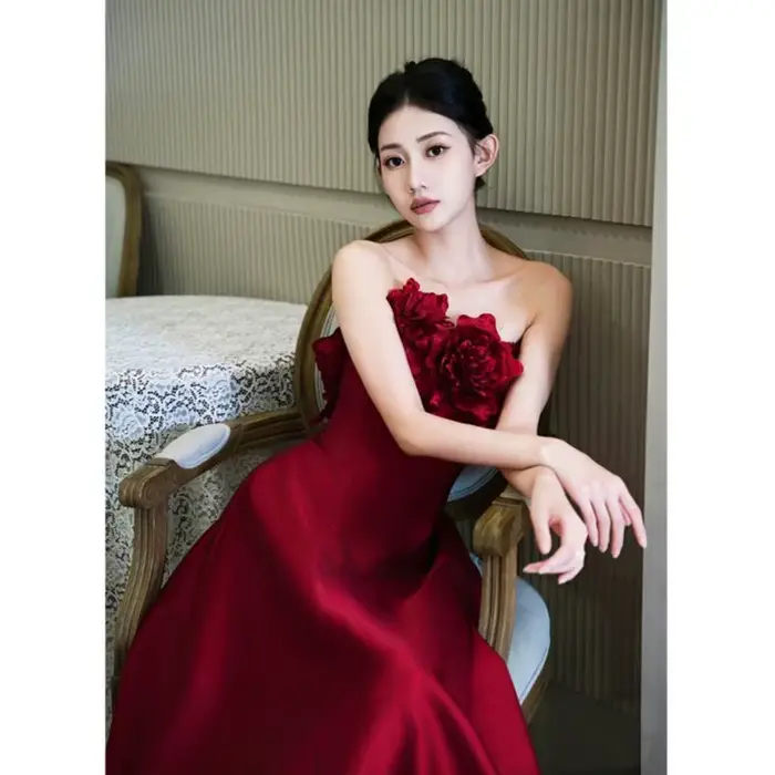 Robe de mariage à fleurs riches