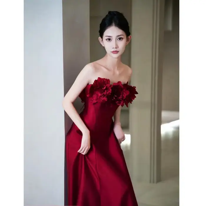 Robe de mariage à fleurs riches