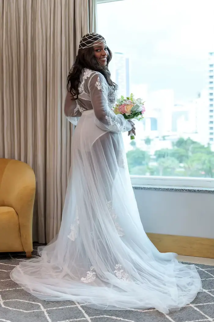 Robe de mariée en dentelle chic et chemise de nuit