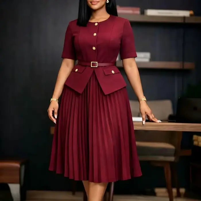 Robe Blazer Africaine pour Femme Bordeaux Plissée Mi-longue avec Manches Courtes Col Revers Col en V Élégante Formelle pour le Bureau