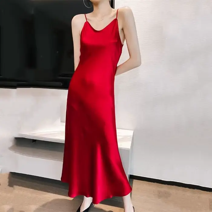 Robe longue en satin sexy tendance 2026 pour femme