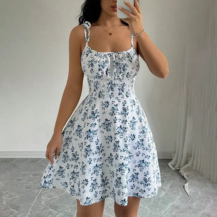 Robe courte à bretelles florale pour femmes, nouveau style de vacances d'été, tempérament de vacances français, jupe courte, vêtements pour femmes, 2025