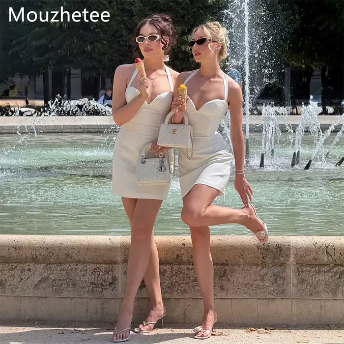 Robe de mariée mini plissée en dentelle élégante à col halter coupe trapèze Mouzhetee
