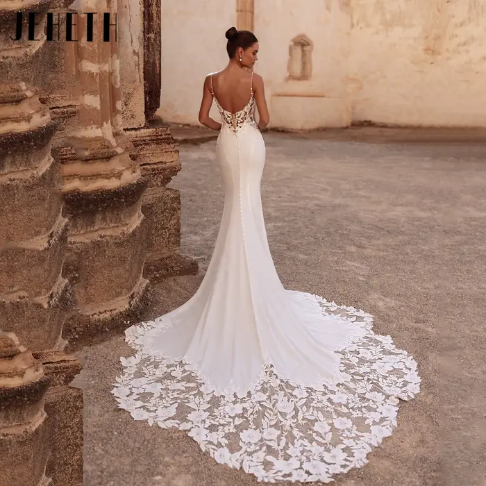 JEHETH Robe Mariée Satin Sirène Col V Bretelles Fines Appliques Dentelle Florale 3D Dos Illusion V Boutons Perle Traîne Chapelle Shooting Église Pierre Ancienne Extérieur Élégante Sur Mesure