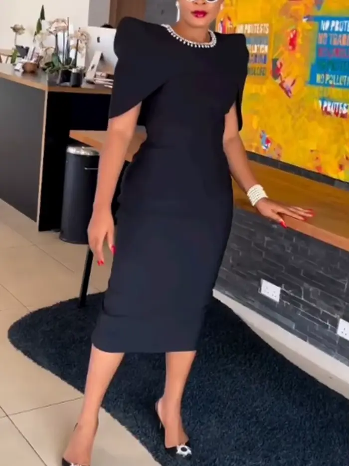 Robe Mi-Longue Élégante à Col Ras du Cou pour Femme