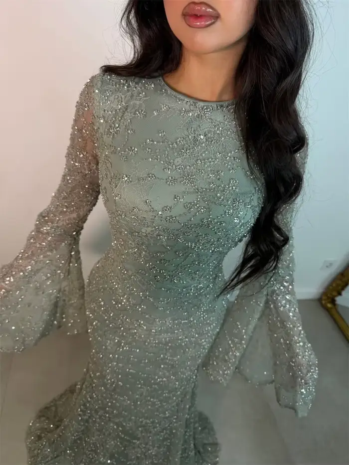Robe de soirée Contessa sur mesure vert sauge à manches cloche