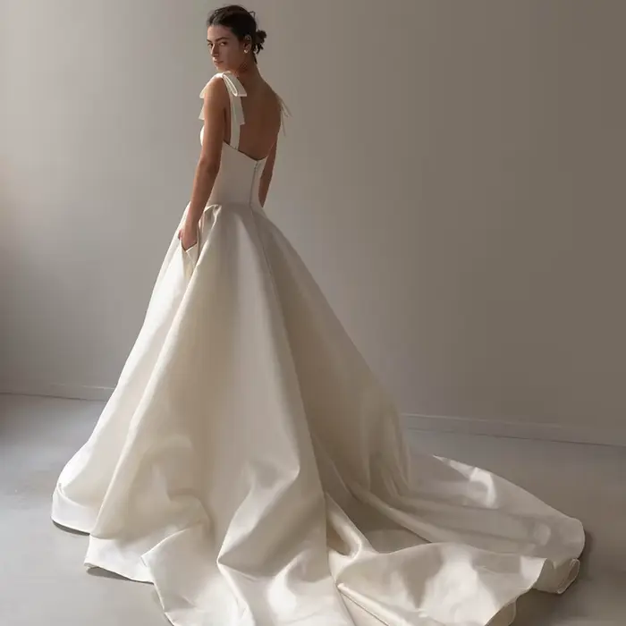 Robe de mariée blanche Eightree coupe trapèze