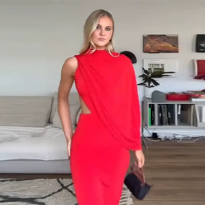 Robe longue asymétrique drapée en polyester pour femmes, design élégant et moderne, dos nu, à une épaule, col montant, coupe moulante, soirée formelle
