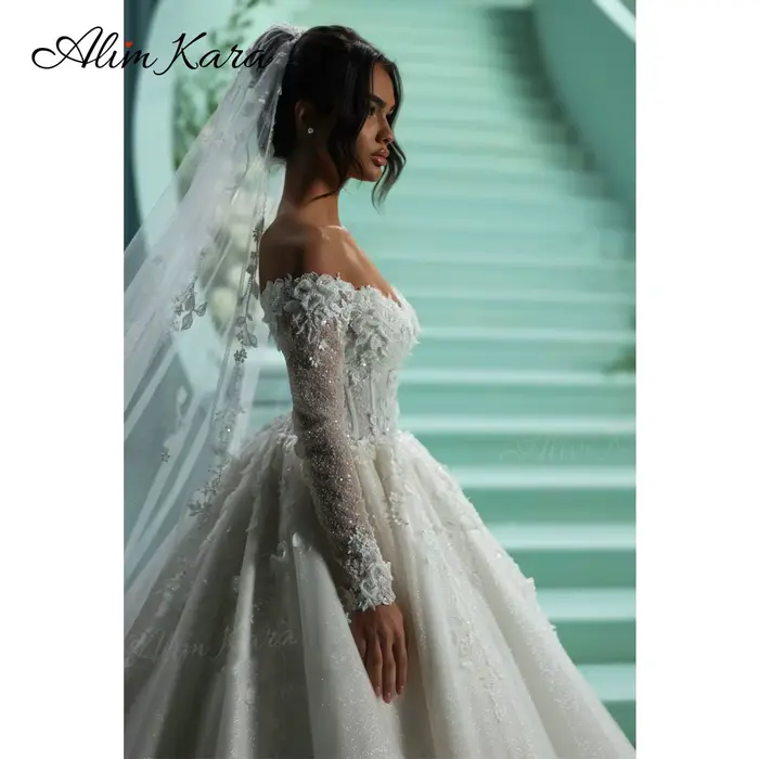 Robe de mariée à épaules dénudées