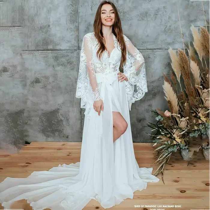 Robe de mariée blanche en dentelle, col en V profond, manches longues, appliquée, peignoir de mariag