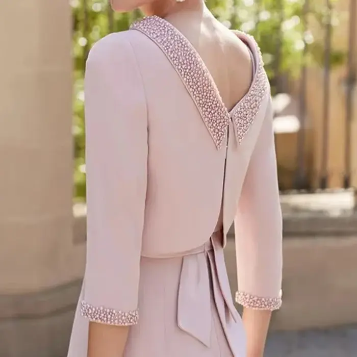 Robe de mère de la mariée en satin avec détails en perles, silhouette sirène, soutien-gorge intégré, pour cérémonies de mariage, galas et occasions spéciales