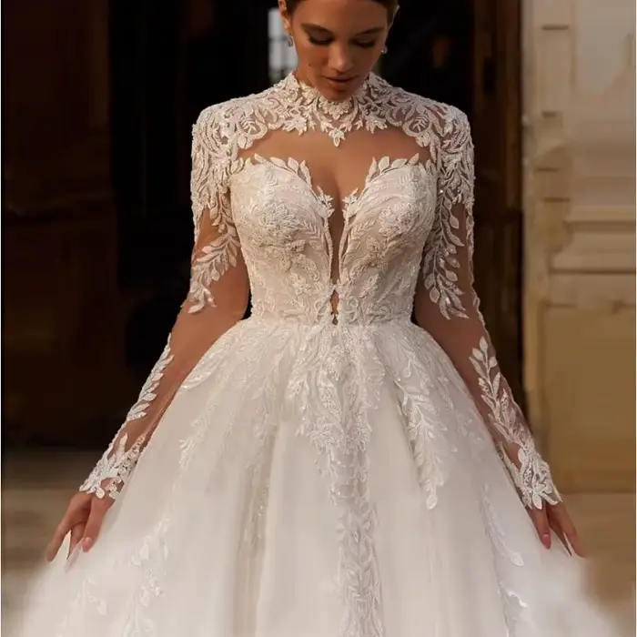 Robe de Mariée Longue en Dentelle Style Palais Coupe Ajustée Col Montant Travaux de Couture Raffinés Idéale pour Mariage et Banquet Traîne Personnalisable